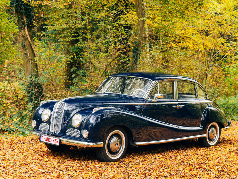 Image 3/199 of BMW 502 - 3.2 Litre (1961)