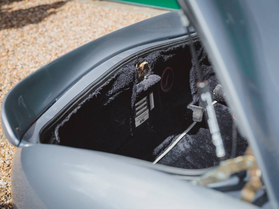 Image 24/39 of TVR Tuscan S (2003)