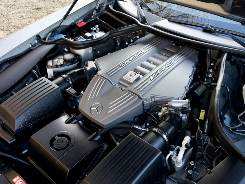 Imagen 21/50 de Mercedes-Benz SLS AMG (2011)