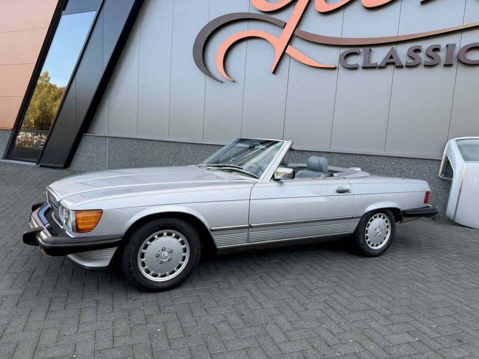 Image 2/36 de Mercedes-Benz 560 SL (1987)