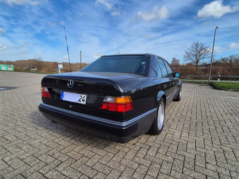 Bild 8/10 von Mercedes-Benz 500 E (1993)