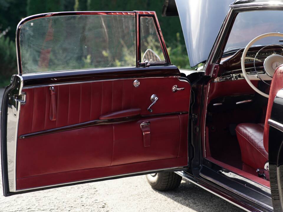 Immagine 32/35 di Mercedes-Benz 220 SE (1960)