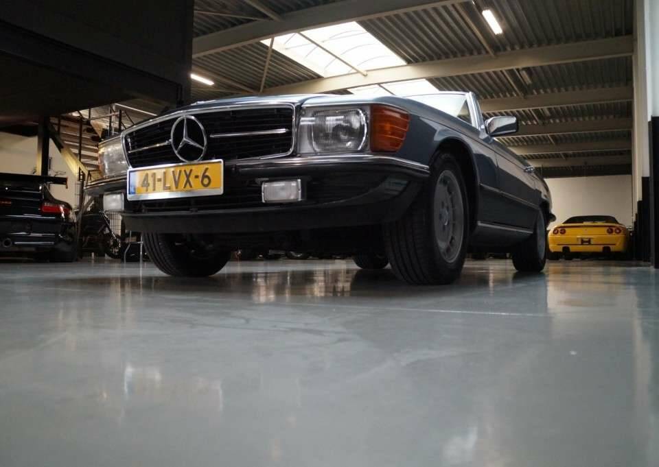 Image 32/41 of Mercedes-Benz 500 SL (1986)