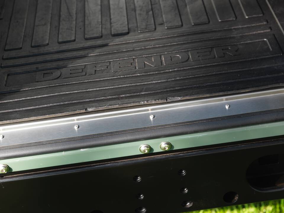 Bild 15/41 von Land Rover Defender 110 (2007)