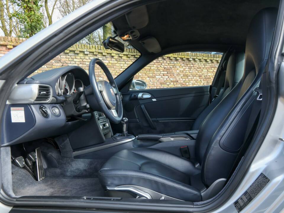 Image 40/50 of Porsche 911 Carrera S (2004)