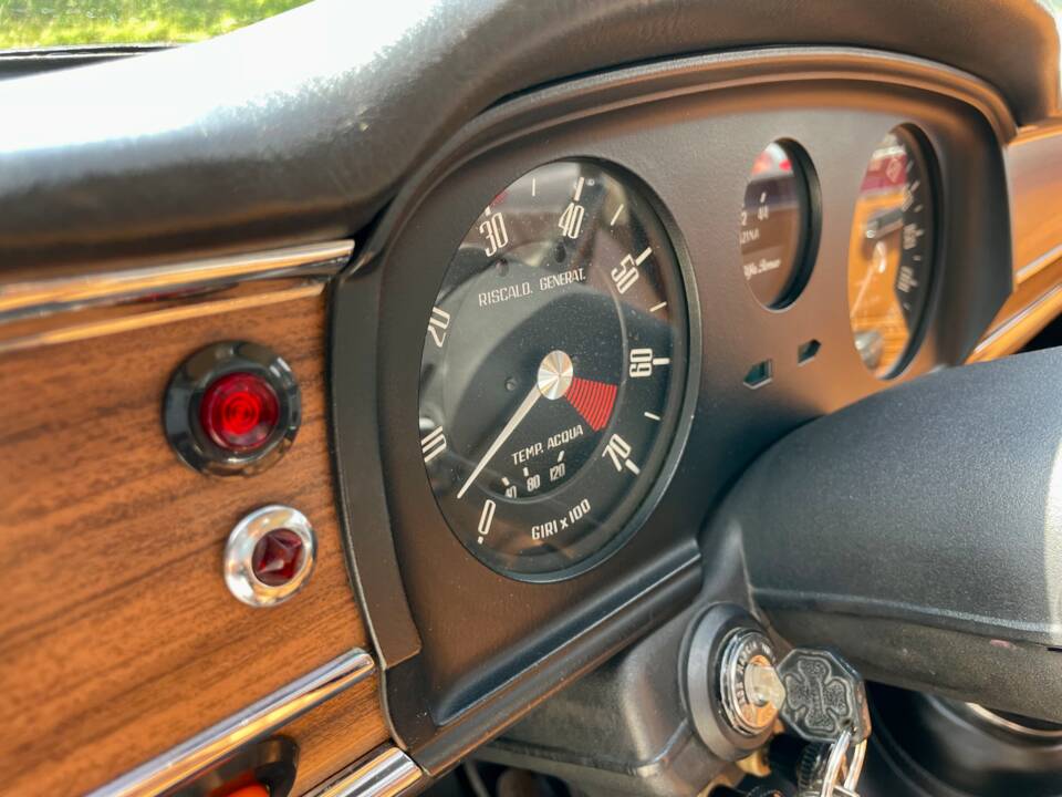 Image 11/23 of Alfa Romeo Giulia 1300 Super (1972)
