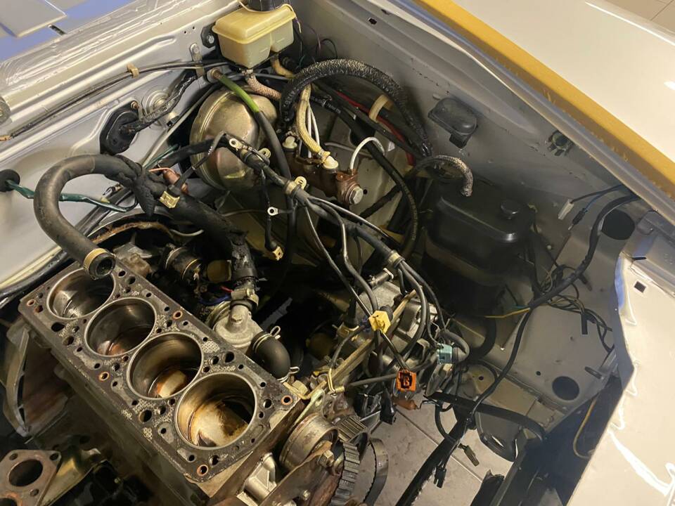 Image 16/32 of FIAT 124 Pininfarina Spidereuropa (1985)