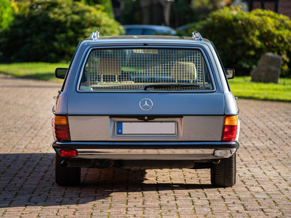 Image 18/42 of Mercedes-Benz 280 TE (1983)