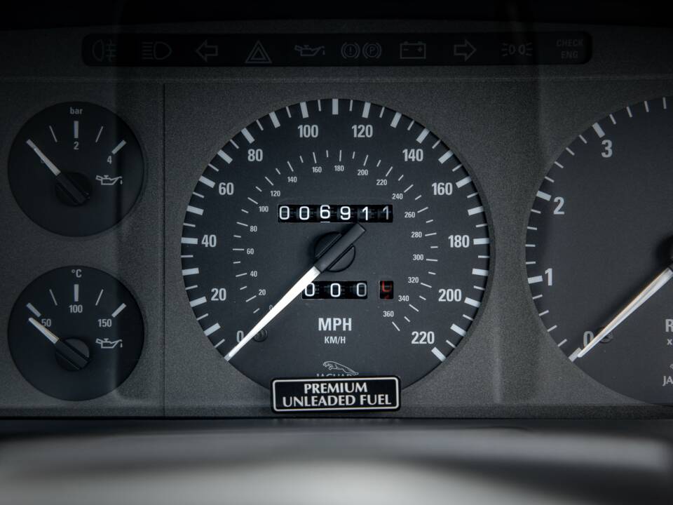 Image 7/60 of Jaguar XJ 220 (1992)