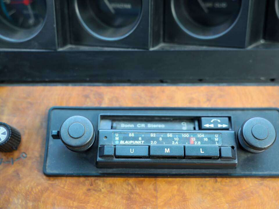 Image 17/32 of Ferrari 400 GT (1977)