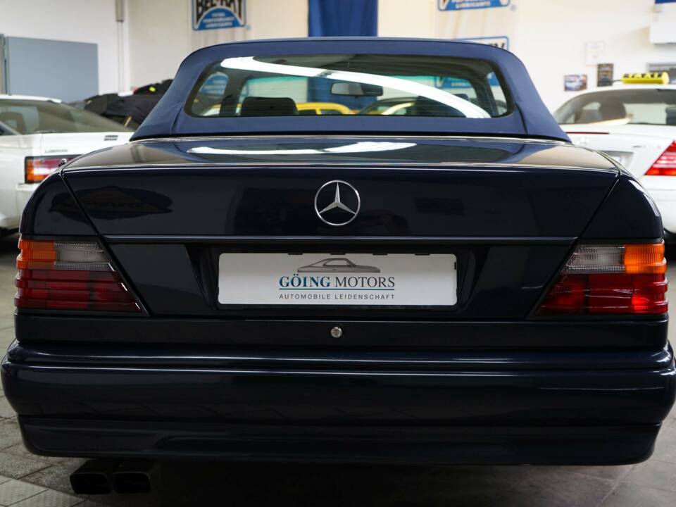 Image 14/33 of Mercedes-Benz 300 CE-24 (1993)