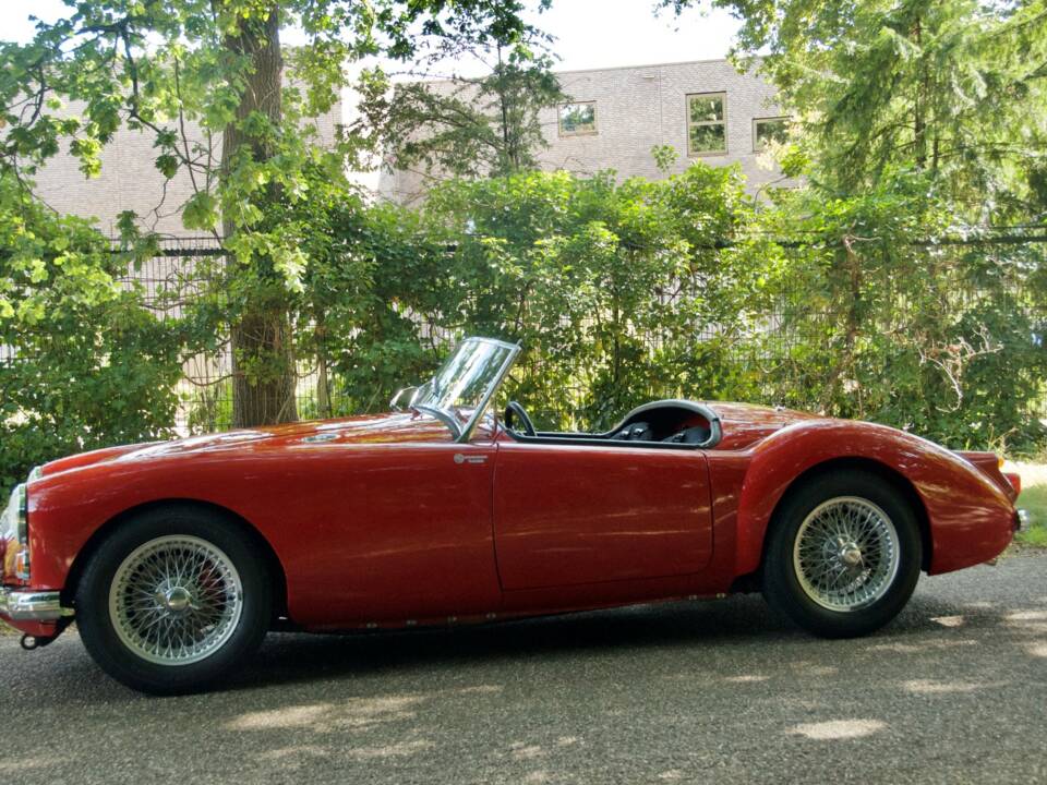 Imagen 2/18 de MG MGA 1600 (1962)