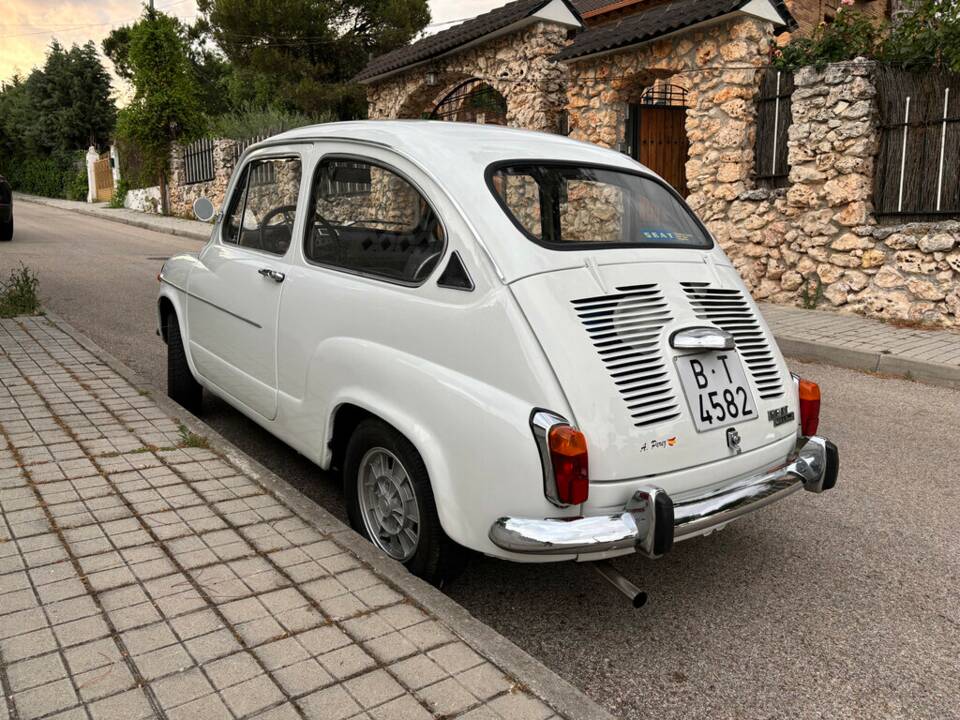 Bild 7/8 von SEAT 600 L (1973)