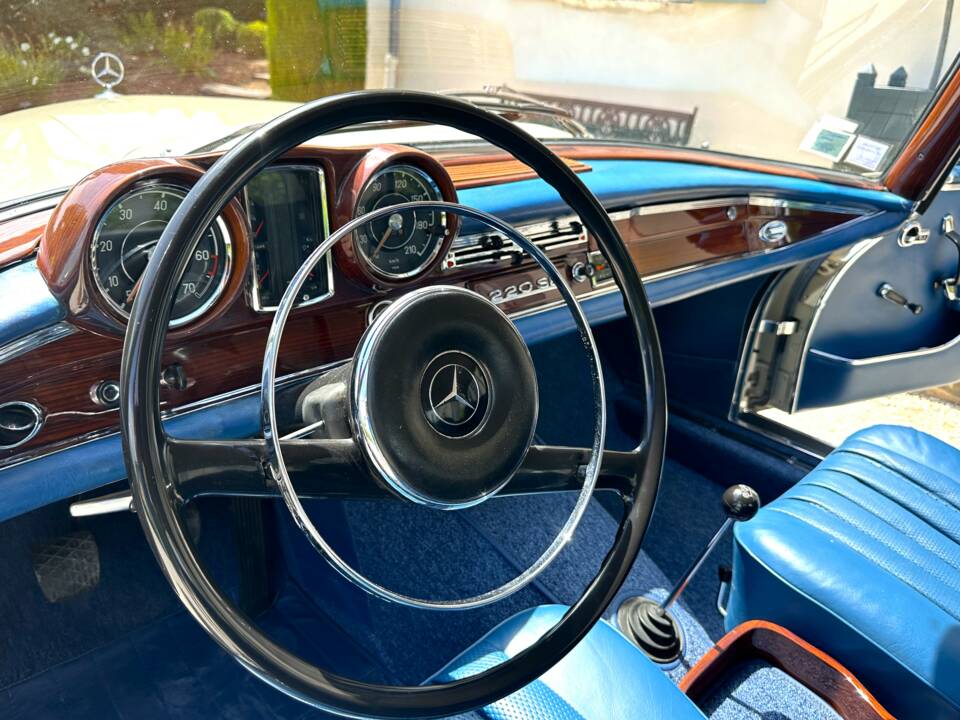 Image 9/18 of Mercedes-Benz 220 SE b (1962)