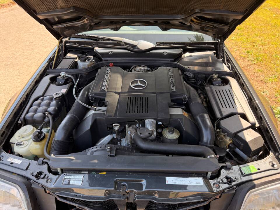 Immagine 26/29 di Mercedes-Benz 500 SL (1992)