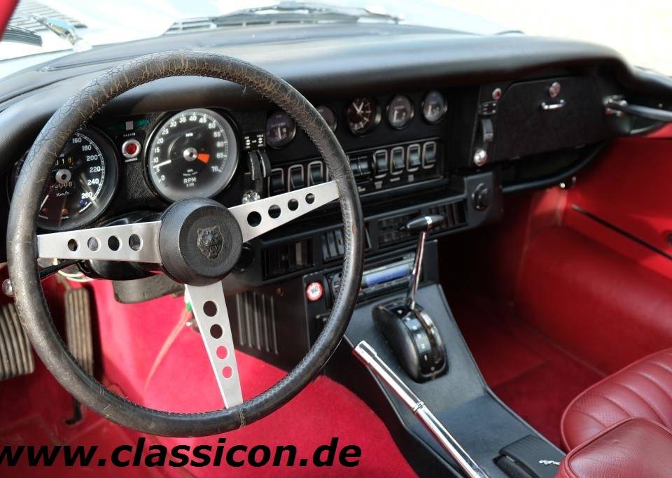 Bild 2/4 von Jaguar E-Type V12 (2+2) (1972)