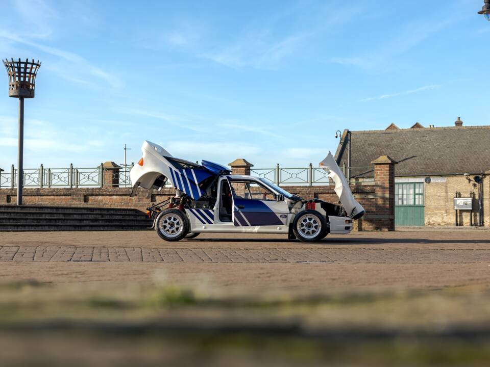 Image 14/50 of Ford RS200 (1986)