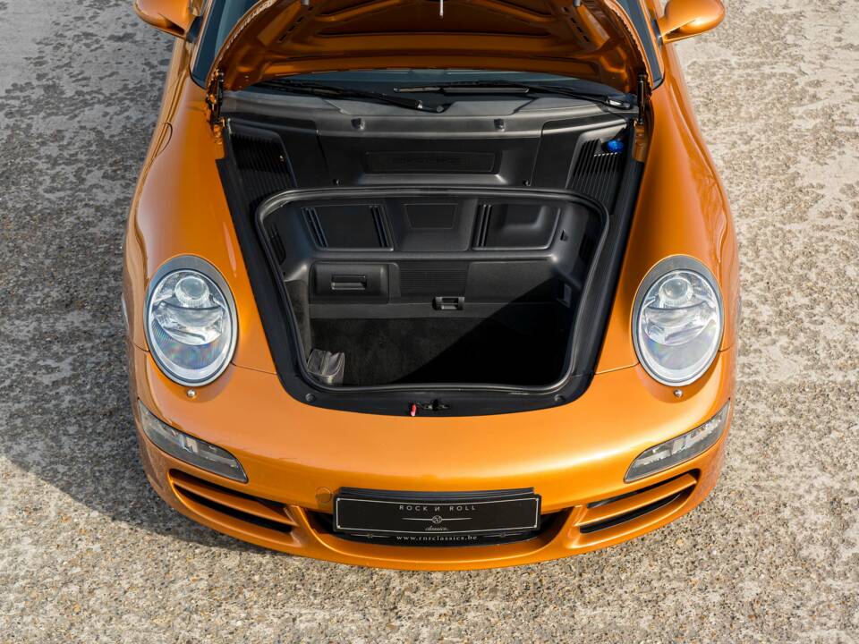 Image 30/34 de Porsche 911 Targa 4S (2008)