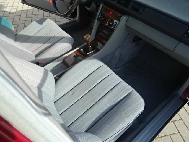 Bild 9/14 von Mercedes-Benz 230 E (1987)