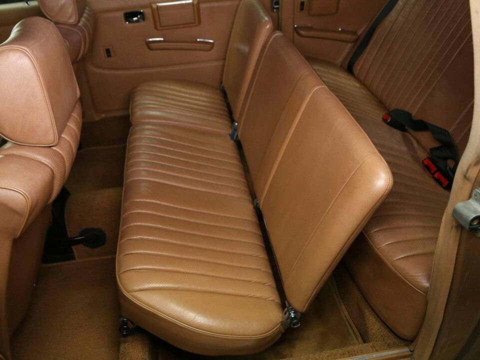 Bild 33/49 von Mercedes-Benz 250 lang (1985)