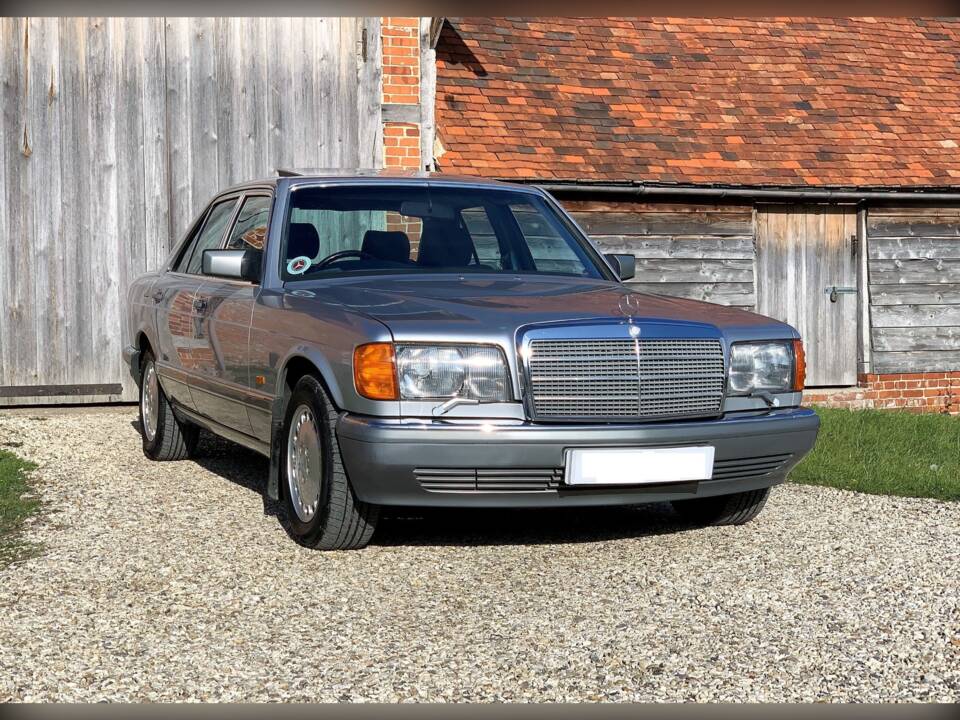 Image 4/37 de Mercedes-Benz 500 SE (1990)