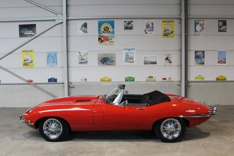 Image 8/11 of Jaguar E-Type (1968)