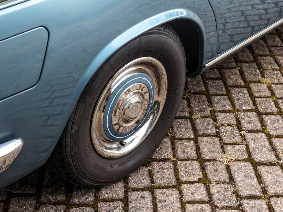 Image 26/35 of Rolls-Royce Silver Shadow I (1970)