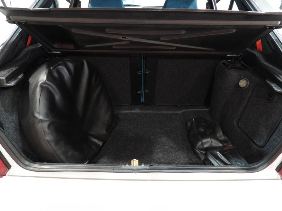 Image 10/15 de Lancia Delta HF Integrale Evoluzione I "Martini 6" (1992)