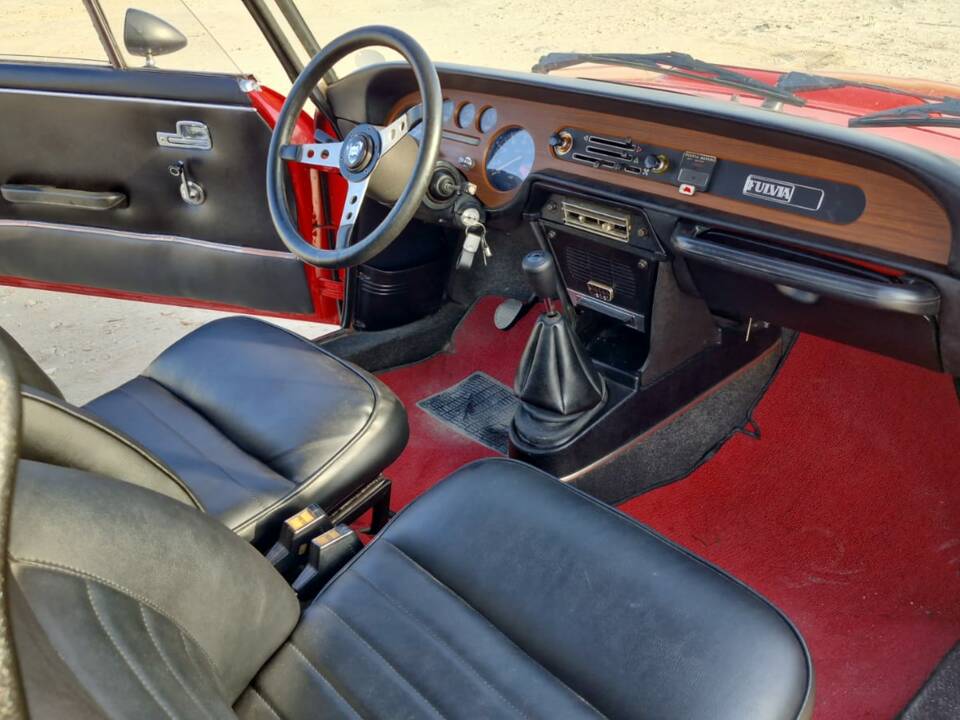 Image 3/5 de Lancia Fulvia Safari (1975)