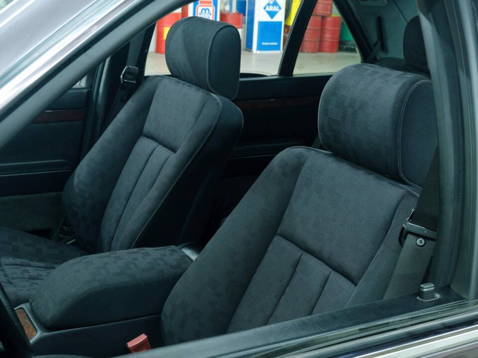 Bild 27/50 von Mercedes-Benz 400 SE (1991)