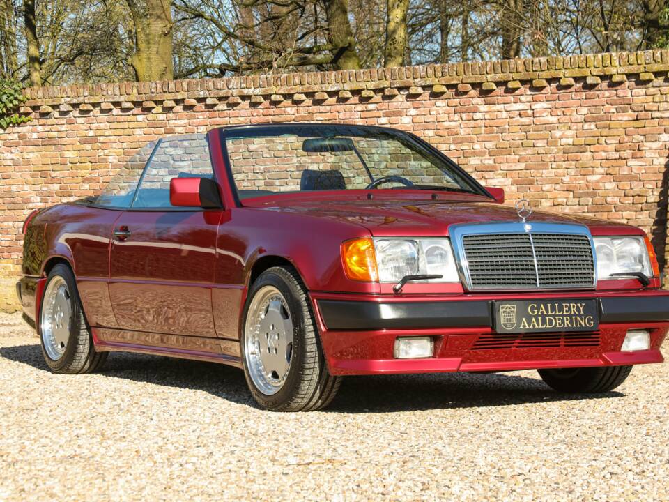 Bild 17/50 von Mercedes-Benz 300 CE-24 3.4 AMG (1993)
