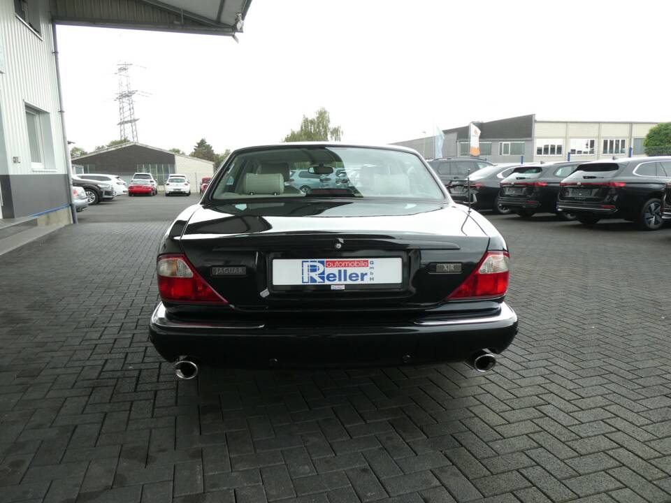 Image 5/21 of Jaguar XJR 4.0 (2001)