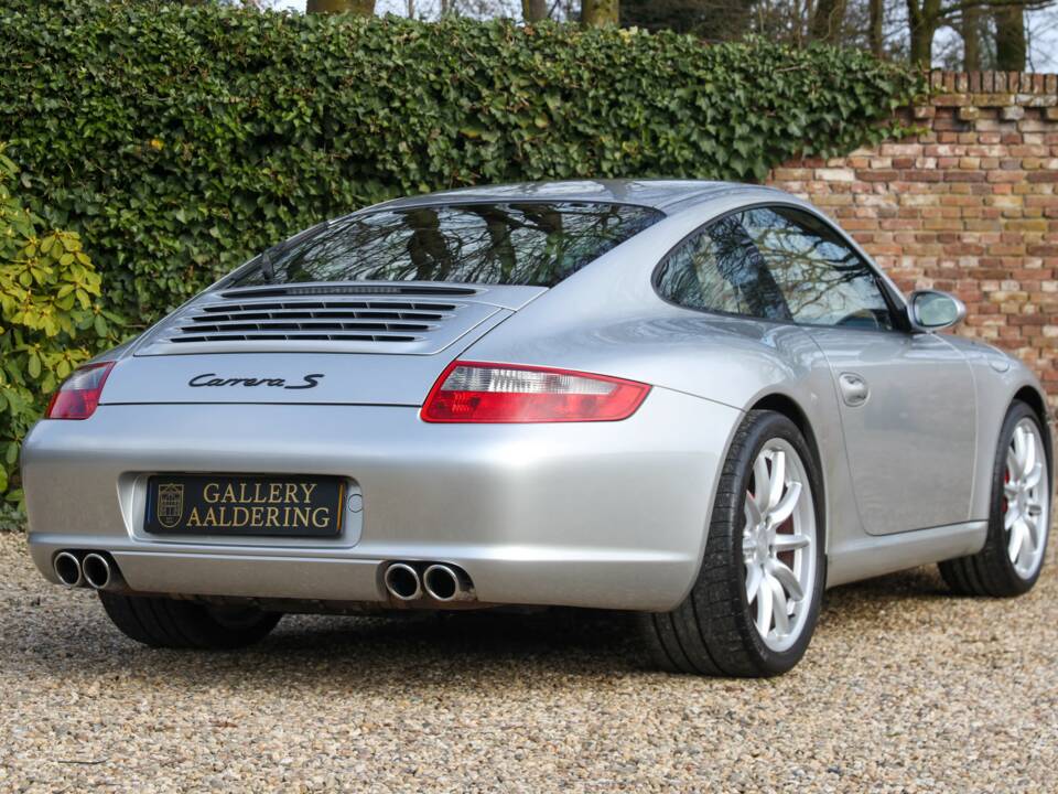 Image 13/50 of Porsche 911 Carrera S (2004)