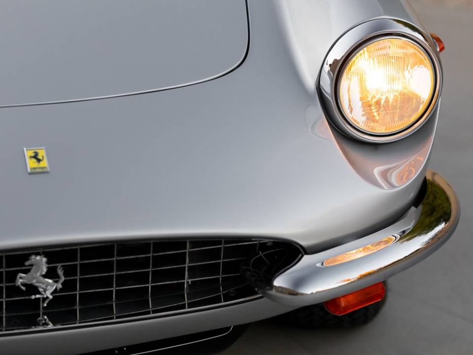 Afbeelding 2/50 van Ferrari 330 GTS (1968)