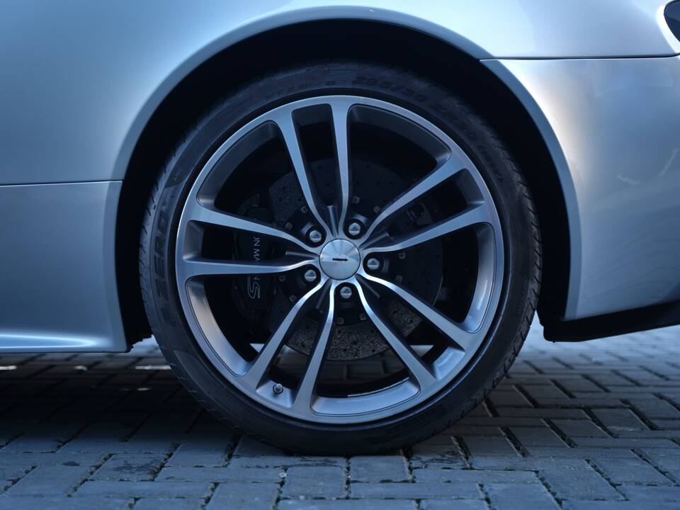 Immagine 50/50 di Aston Martin DBS (2011)