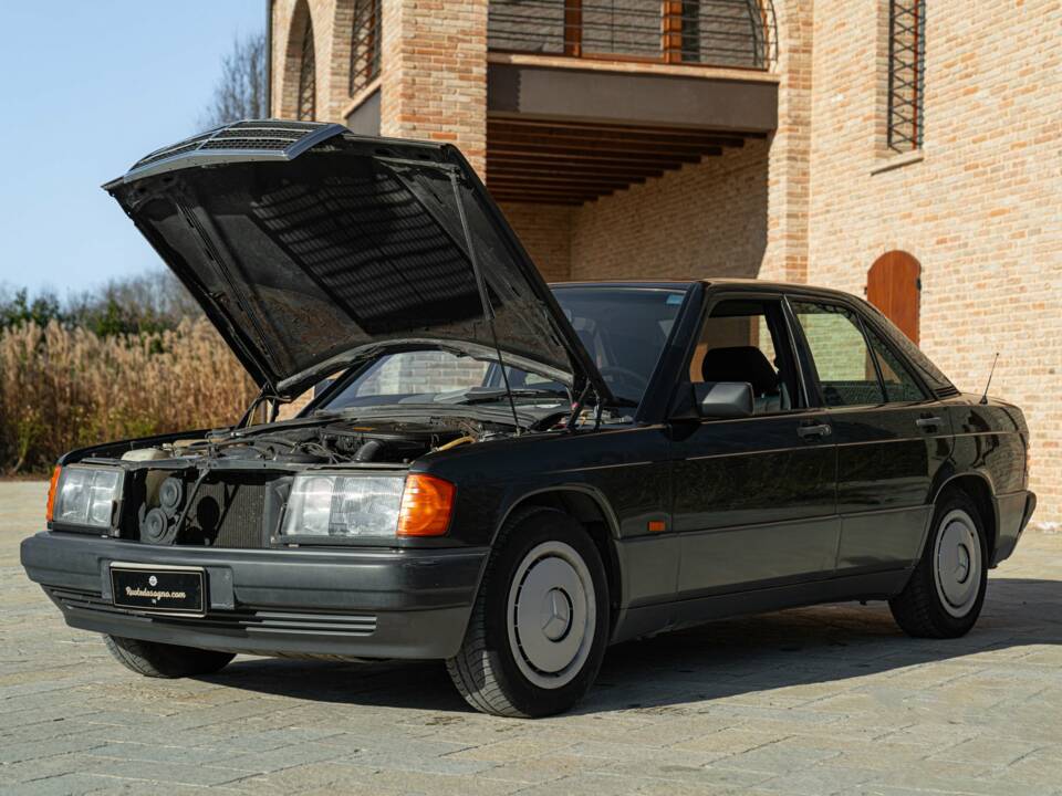 Image 39/45 of Mercedes-Benz 190 E (1989)