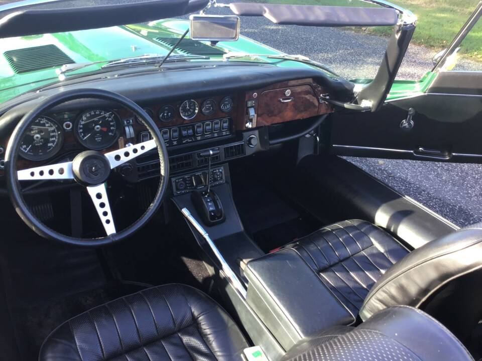 Image 13/22 de Jaguar Type E V12 (1974)