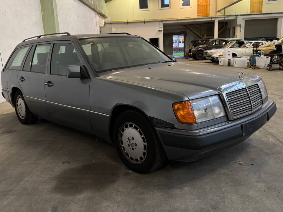 Imagen 46/81 de Mercedes-Benz 250 TD (1992)