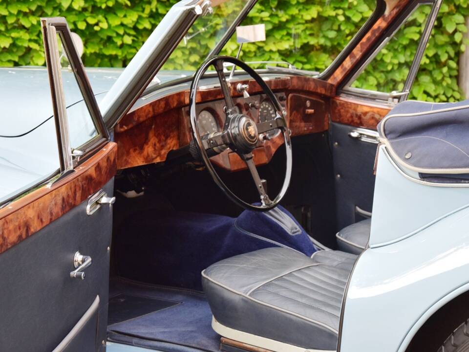 Image 27/40 of Jaguar XK 140 SE DHC (1956)