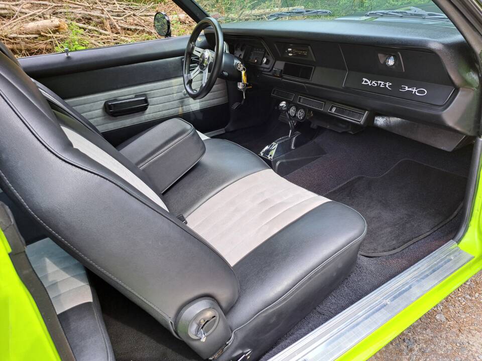 Image 9/10 of Plymouth Duster (1973)
