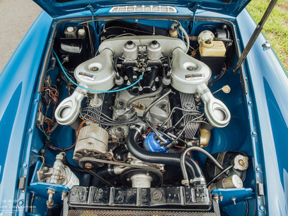 Image 25/40 of MG MGB GT V8 (1973)
