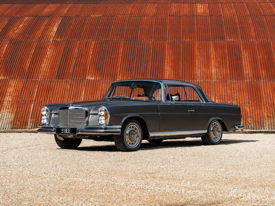 Image 1/37 of Mercedes-Benz 280 SE 3,5 (1970)