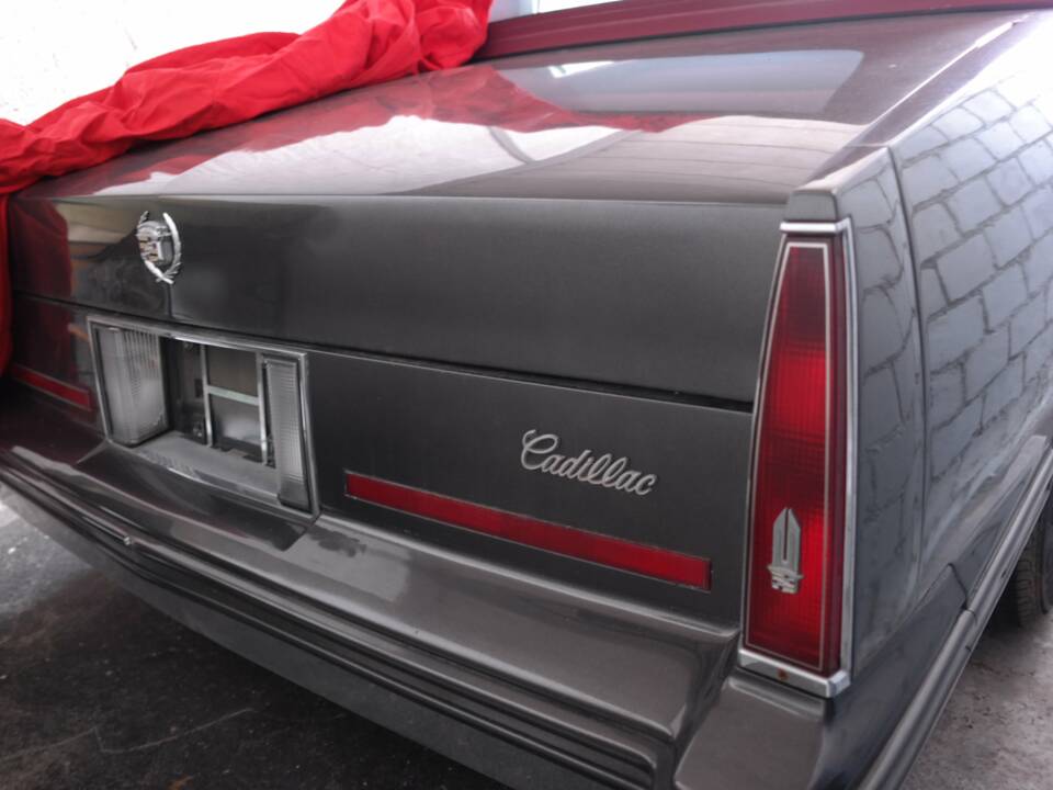 Image 12/23 of Cadillac Convertible de Ville (1986)