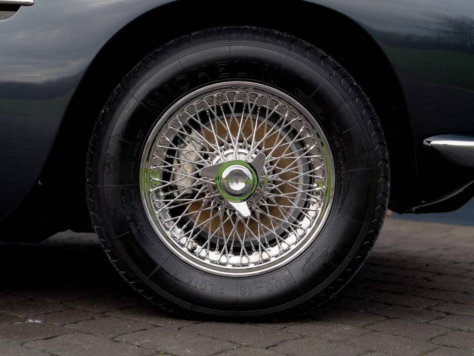Image 26/79 of Aston Martin DB 6 (1968)