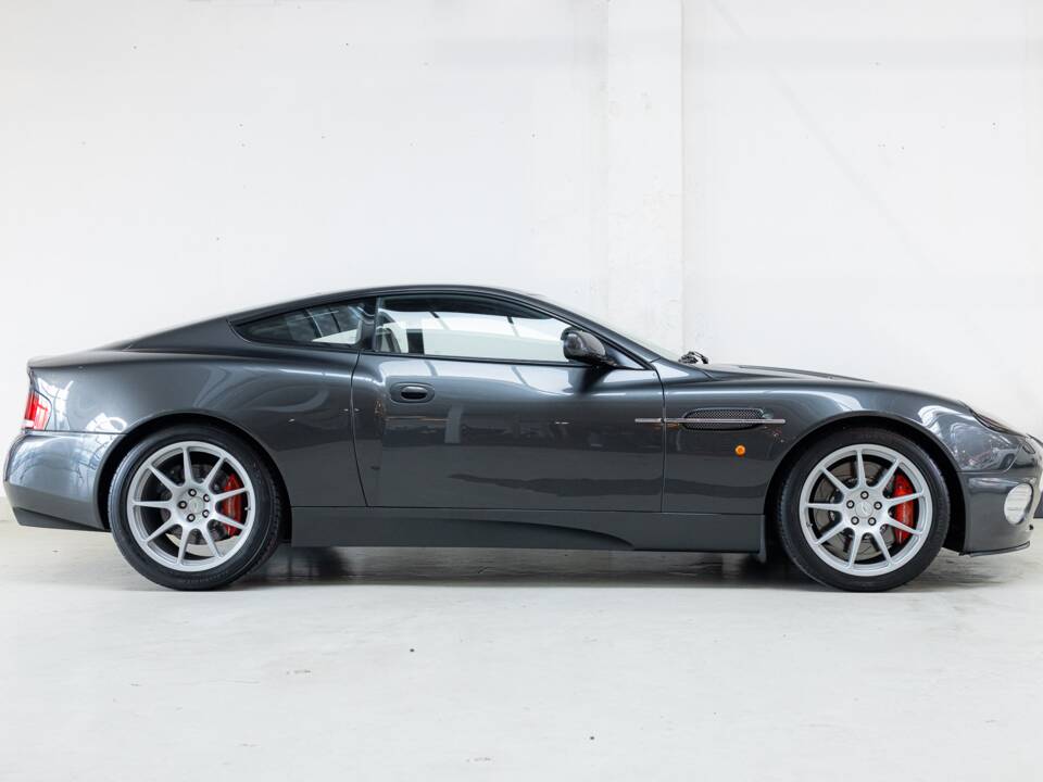 Image 3/31 de Aston Martin V12 Vanquish (2004)