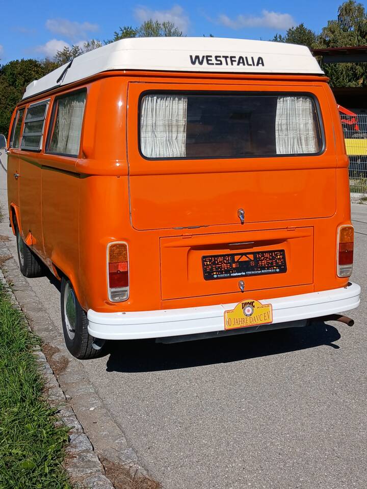 Image 2/21 of Volkswagen T2b Westfalia (1973)