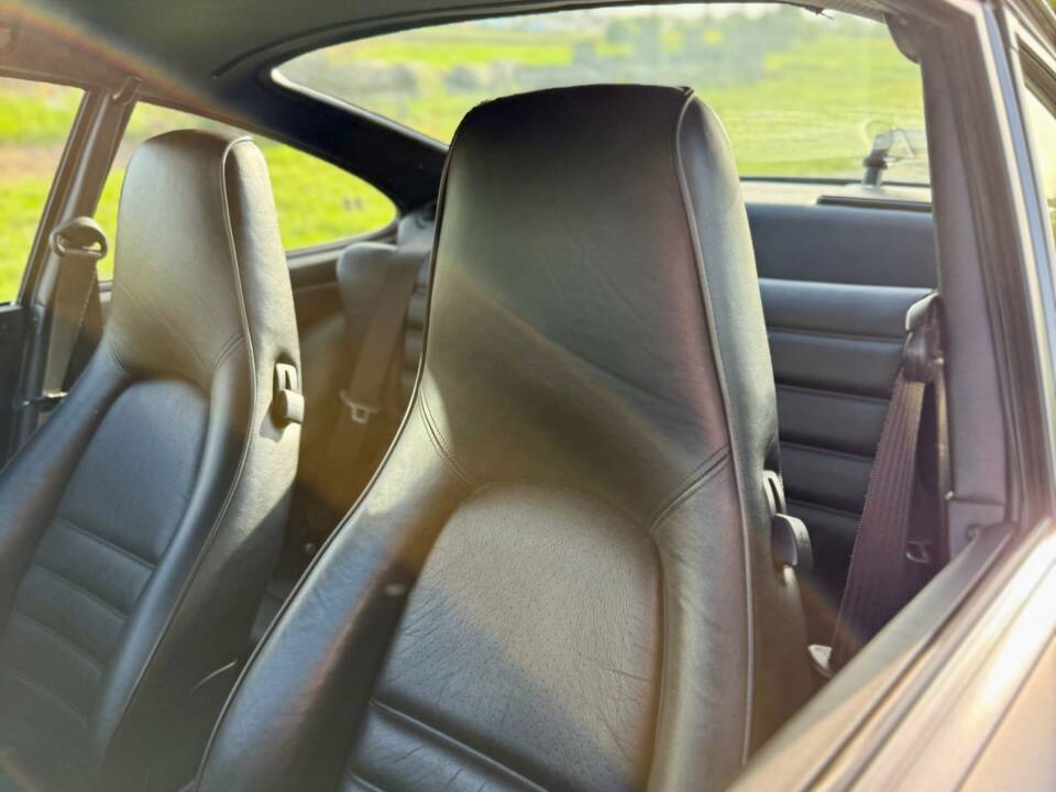 Bild 32/35 von Porsche 911 Carrera 2 (1993)