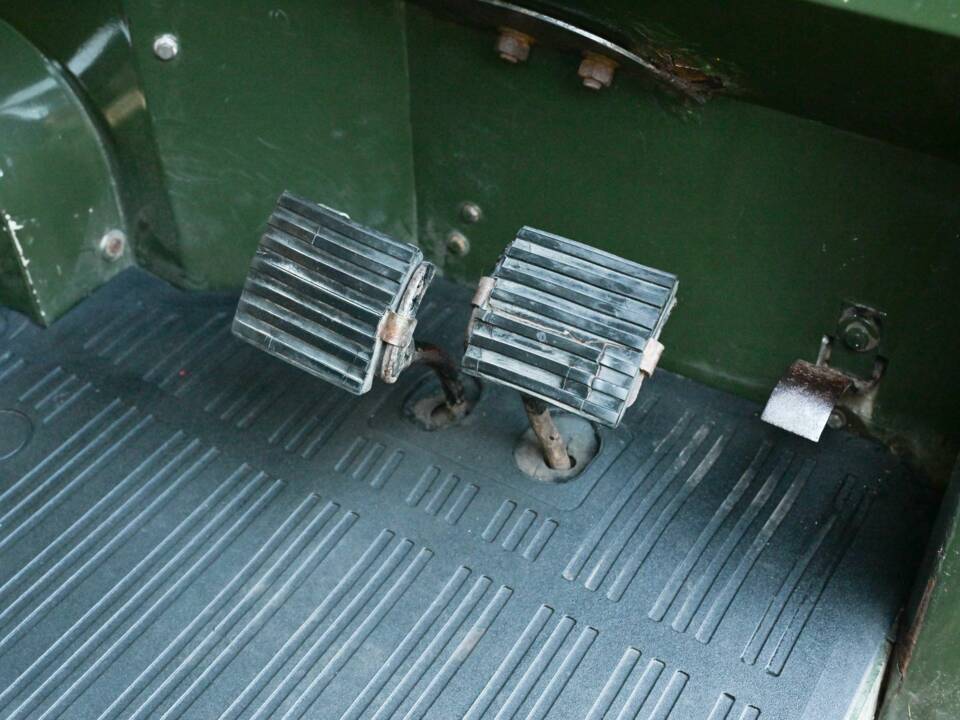Image 25/50 of Land Rover 80 (1949)
