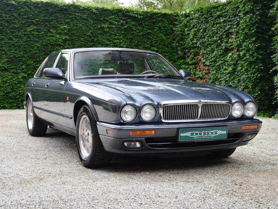 Image 9/40 of Jaguar XJ 6 4.0 Sovereign (1995)