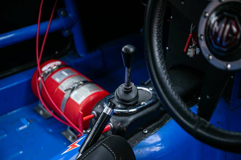 Image 11/45 of MG MGB GT (1964)